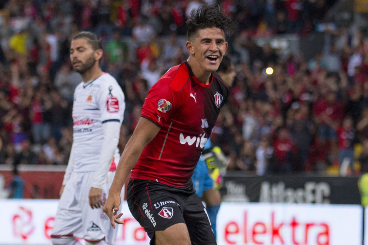 Guadalajara, Jalisco, 28 de enero de 2017.  Jair Barraza en festejo de gol, durante el partido correspondiente de la jornada 4 del torneo Clausura 2017 de la Liga Bancomer MX, entre los Rojinegros del Atlas y Monarcas Morelia, celebrado en el estadio Jalisco. Foto: Imago7/ Sandra Bautista